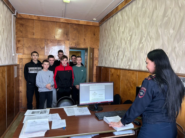 В Мордовии полицейские и общественники познакомили студентов с особенностями службы во органах внутренних дел